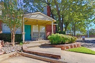 1473 Meadowood Village Dr in Fort Worth, TX - Building Photo