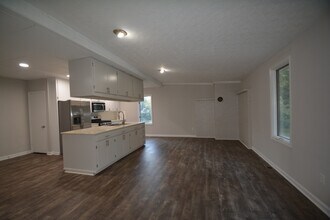 1374 Enota Ave NW in Gainesville, GA - Building Photo - Building Photo