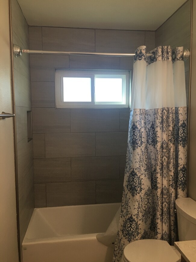 126 N La Plaza, Unit 126 N. La Plaza in Anaheim, CA - Building Photo - Building Photo