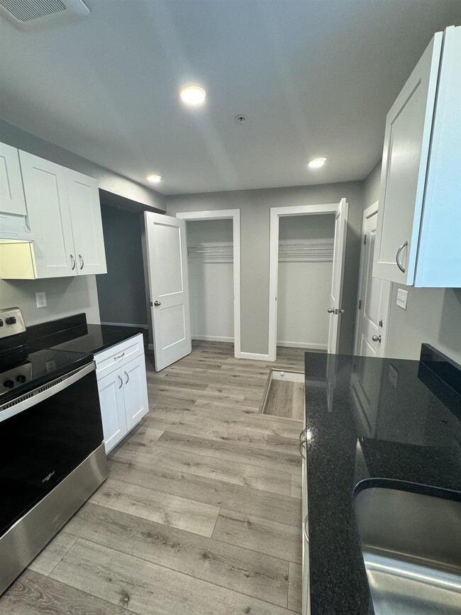 24 Monarch Wy in Portsmouth, NH - Building Photo - Building Photo