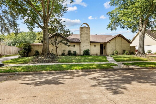 4010 Paraguay Cir in Pasadena, TX - Building Photo - Building Photo