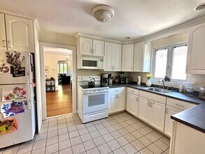 64 Gardner Rd, Unit 1 in Brookline, MA - Building Photo - Building Photo