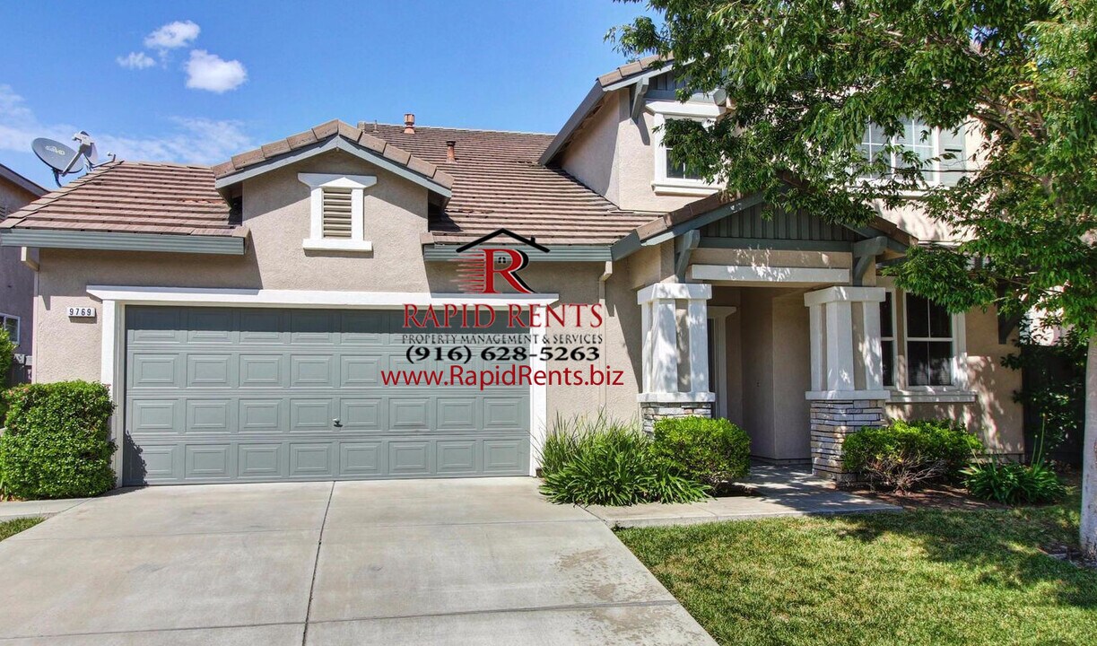 9769 Tundra Swan Cir in Elk Grove, CA - Building Photo