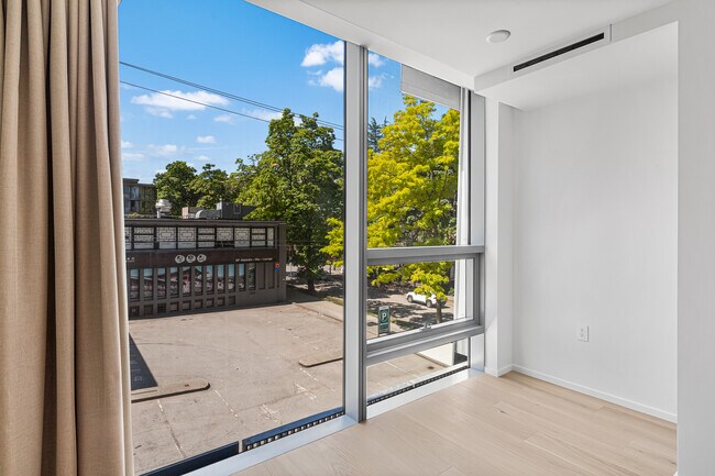 401-1568 Alberni St in Vancouver, BC - Building Photo - Building Photo