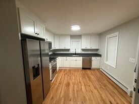 944 Farmington Ave in Berlin, CT - Building Photo