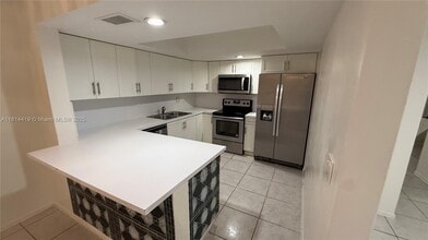 2611 NW 47th Ln, Unit 3201 in Lauderdale Lakes, FL - Building Photo - Building Photo