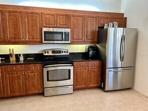 780 Montrose Dr, Unit 103 in Venice, FL - Building Photo - Building Photo
