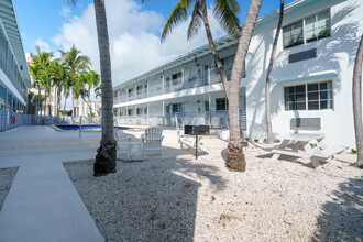 Byron Air Apartments in Miami Beach, FL - Building Photo - Building Photo