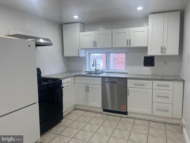 2637 Tremont St in Philadelphia, PA - Building Photo - Building Photo