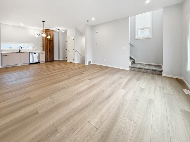 9307-9123 123 Ave NW in Edmonton, AB - Building Photo - Building Photo