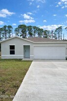 812 Brookfield St SE in Palm Bay, FL - Building Photo