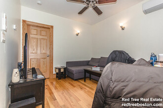 16 S Russell St, Unit 2 in Boston, MA - Building Photo - Building Photo