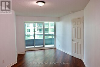 19-819 Grand Trunk Crescent in Toronto, ON - Building Photo - Building Photo