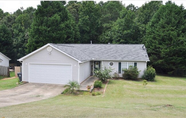 55 Canterbury Dr in Grantville, GA - Building Photo - Building Photo