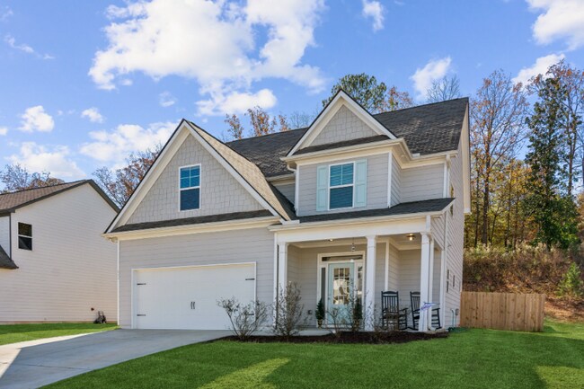 566 Skye Dr in Commerce, GA - Foto de edificio - Building Photo