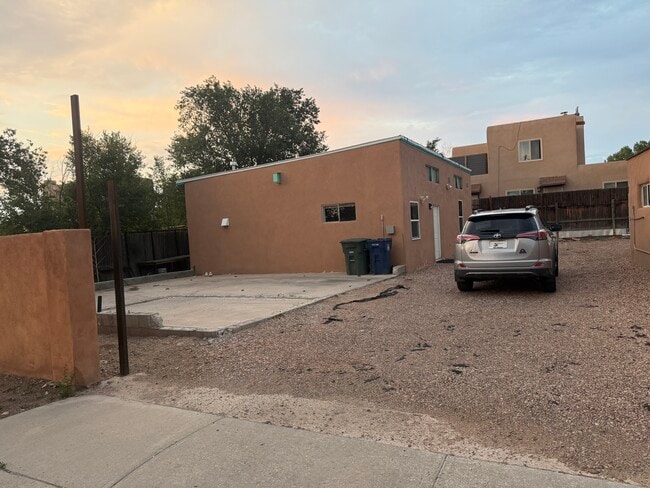 2403 Maclovia Ln