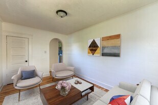 917 S Pennsylvania Ave