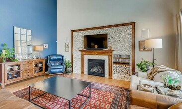 7140 S Robertsdale Way in Aurora, CO - Building Photo - Building Photo