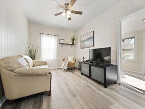 17 Rhodes Ave in East Providence, RI - Building Photo - Building Photo