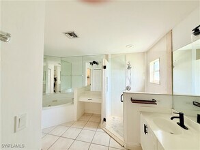7532 Cameron Cir in Ft. Myers, FL - Building Photo - Building Photo