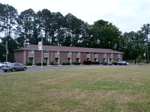 Plaza Terrace Apartments in Laurinburg, NC - Building Photo - Building Photo