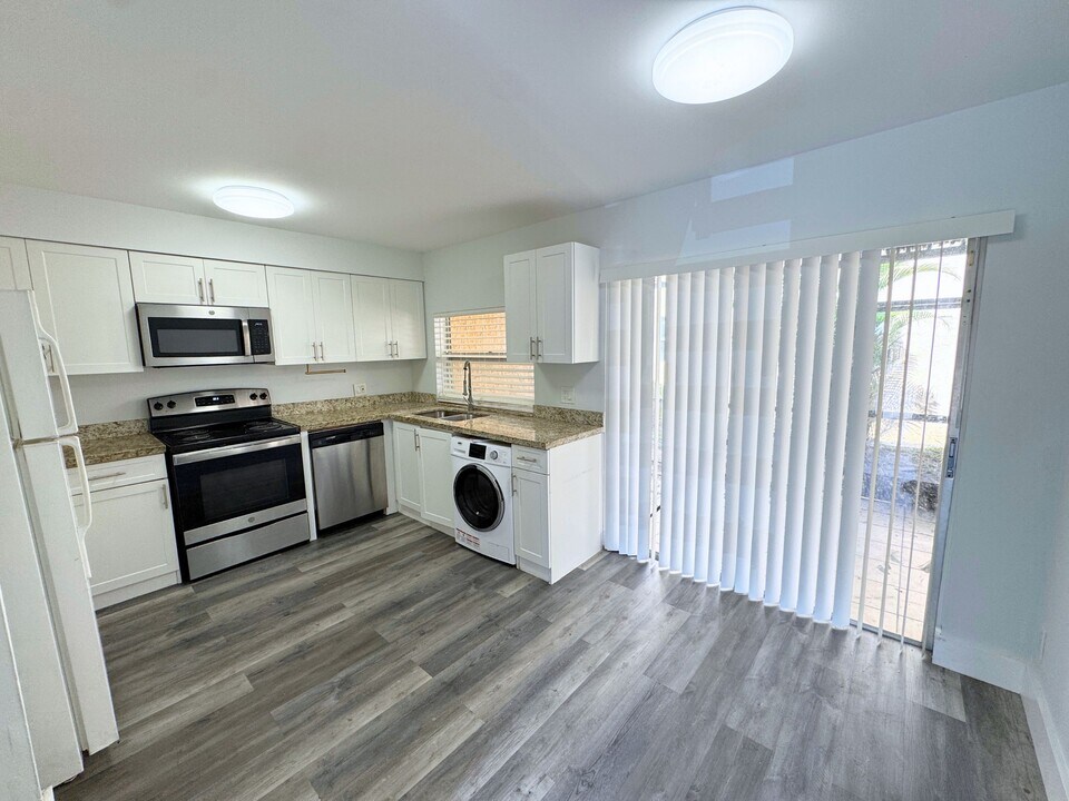4409 Treehouse Ln in Tamarac, FL - Building Photo