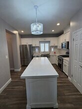 8610 Bolsena Ln in Bakersfield, CA - Foto de edificio - Building Photo