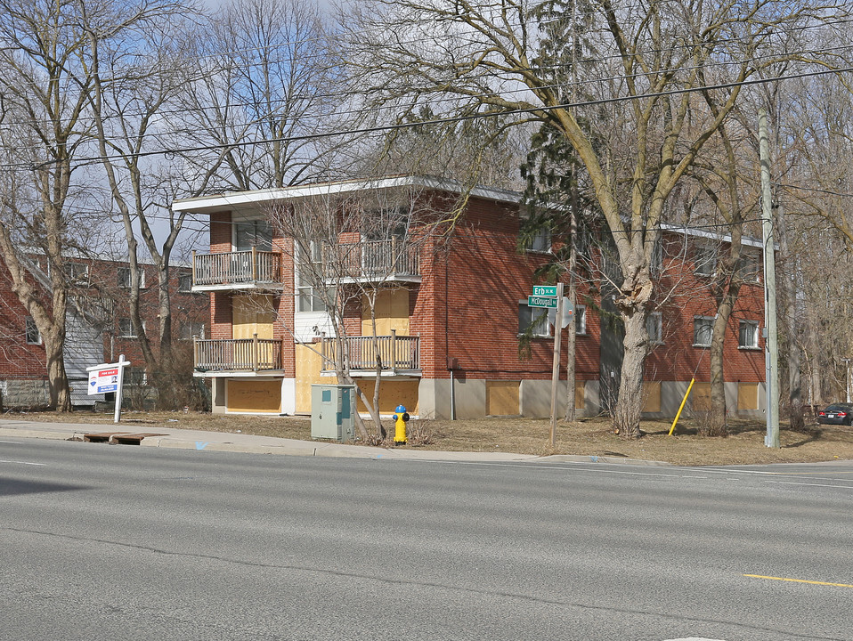 282 Erb St in Waterloo, ON - Building Photo