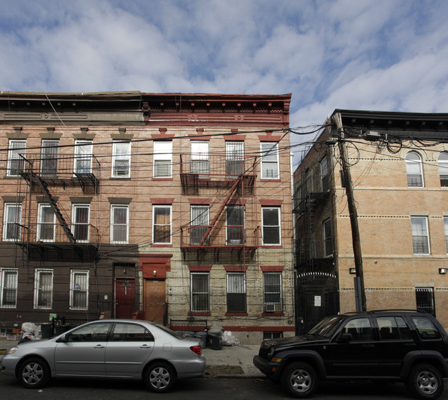 1689 Sterling Pl in Brooklyn, NY - Foto de edificio - Building Photo