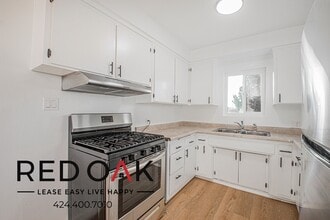 1115 W 111th St in Los Angeles, CA - Foto de edificio - Building Photo