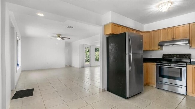 2161 NE 35th St in Lighthouse Point, FL - Building Photo - Building Photo