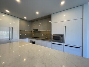 4711 Hazel St in Burnaby, BC - Building Photo - Building Photo