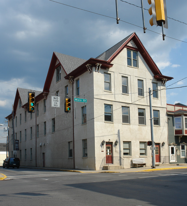 1 S Main St in Muncy, PA - Building Photo