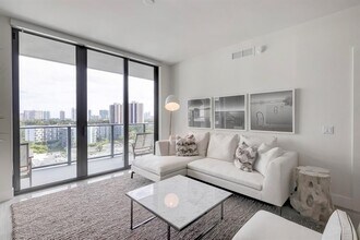 2960 NE 207th St in Aventura, FL - Building Photo - Building Photo
