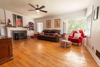 1138 N Rainier Ave in Bremerton, WA - Building Photo - Building Photo