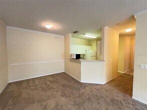 18001 Richmond Pl Dr in Tampa, FL - Building Photo - Building Photo