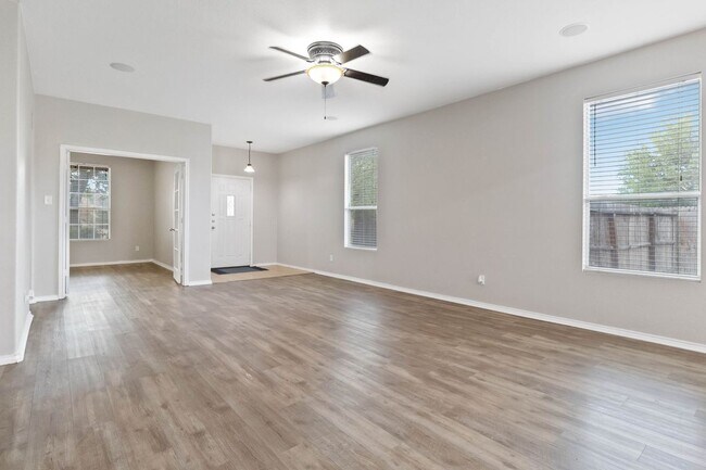 3637 Double Diamond in Selma, TX - Building Photo - Building Photo