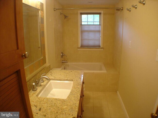 806 S Arlington Mill Dr-Unit -103 in Arlington, VA - Building Photo - Building Photo