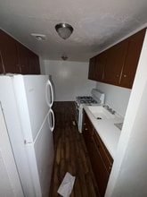 14815 Euclid Ave in East Cleveland, OH - Foto de edificio - Building Photo