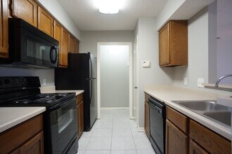8805 Schick Rd in Austin, TX - Building Photo - Building Photo