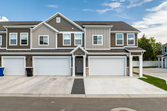 Bluff View Townhomes in West Point, UT - Foto de edificio - Building Photo