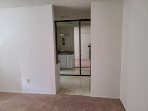 23125 Madison St, Unit 202 in Torrance, CA - Foto de edificio - Building Photo