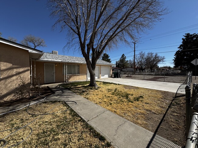 1132 Presidio Pl SW in Albuquerque, NM - Foto de edificio - Building Photo