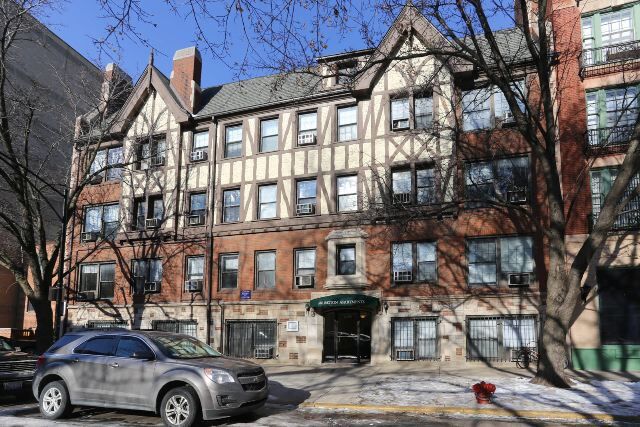 539 W Arlington Pl in Chicago, IL - Building Photo