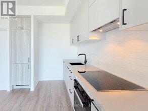 1 Quarrington Lane in North York, ON - Building Photo - Building Photo