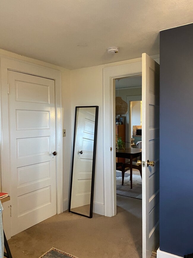 340 NE Beyrl Ter, Unit 340 in Portland, OR - Building Photo - Building Photo
