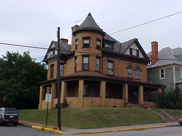 302 Adams St in Rochester, PA - Foto de edificio