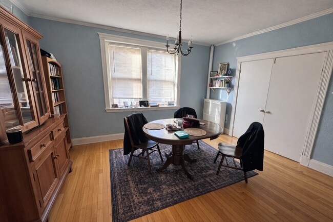 18 Alton Pl, Unit 4 in Brookline, MA - Foto de edificio - Building Photo