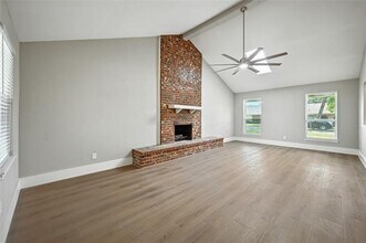 2720 Trail Oak Ct in Arlington, TX - Foto de edificio - Building Photo