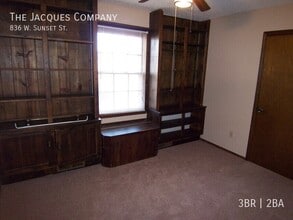 836 W Sunset St in Springfield, MO - Building Photo - Building Photo